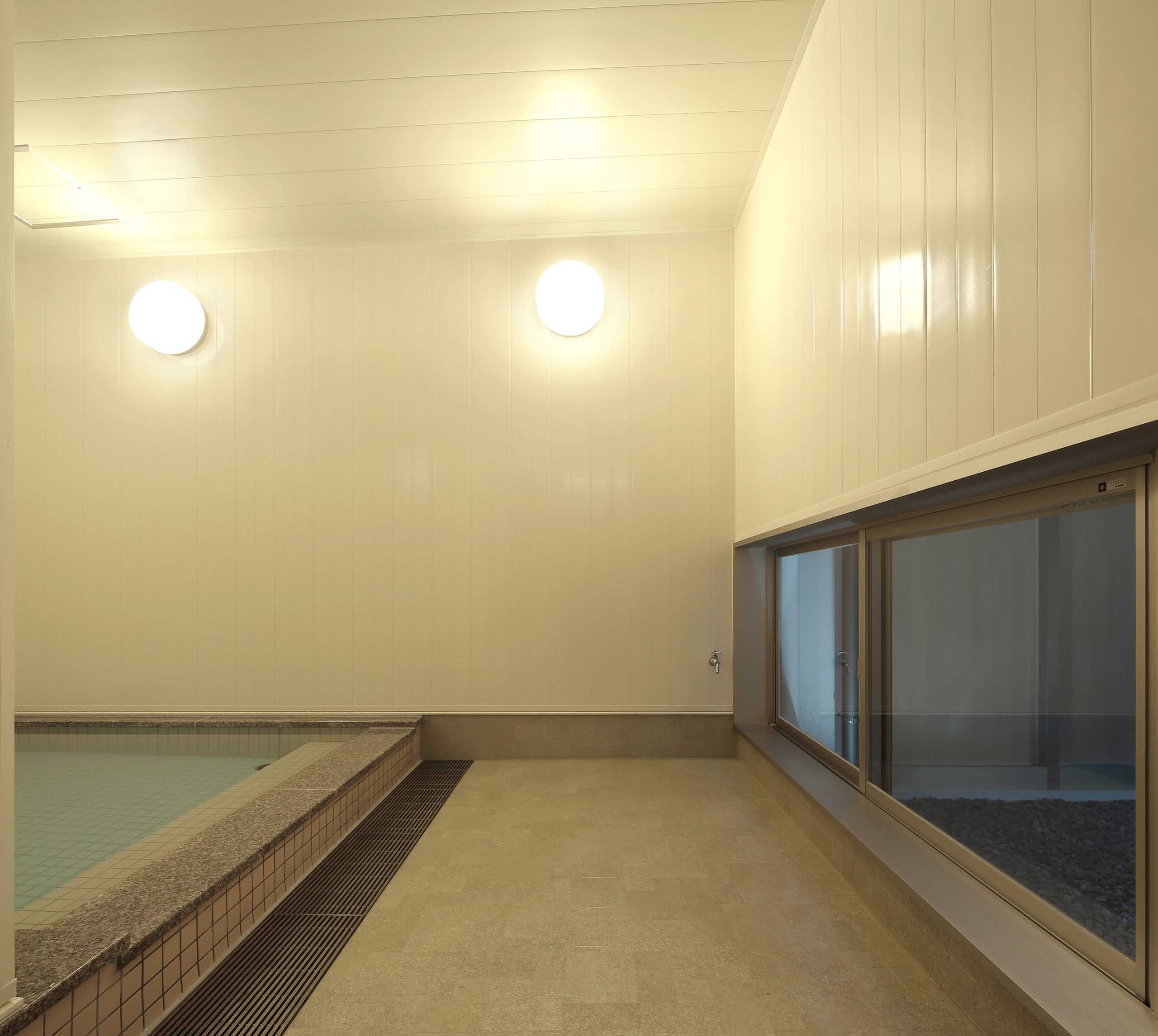 神村学園　寮浴室棟
